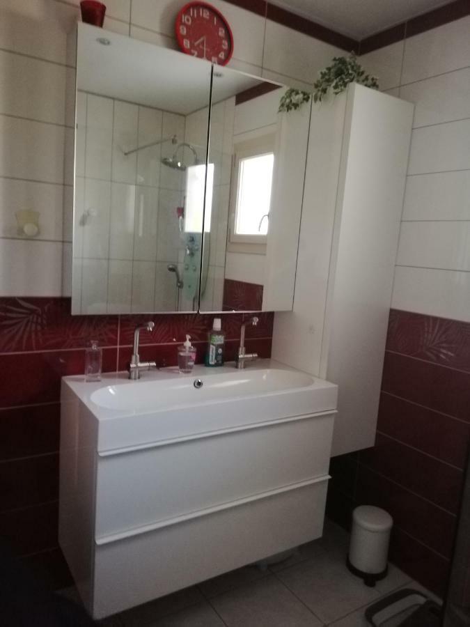 Chambre au calme à la campagne avec piscine idéale étape ou déplacement pro Vaux-sur-Vienne Esterno foto